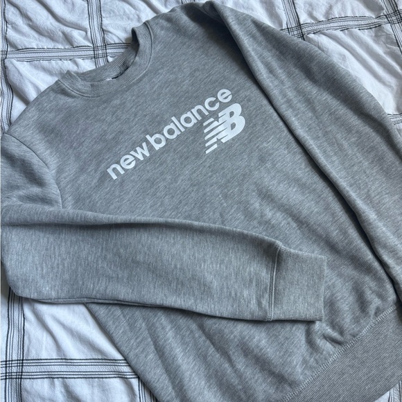 New Balance Pullover Sweater - Picture 1 of 2